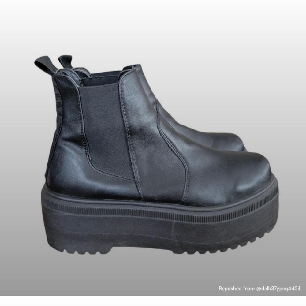 ASOS DESIGN Wide Fit Amplify Chunky Chelsea Boots Black US Size 8  Platform